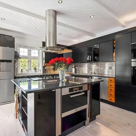 Villa 5-Bed Villa 1 Km From The Centre Of Stavanger *
