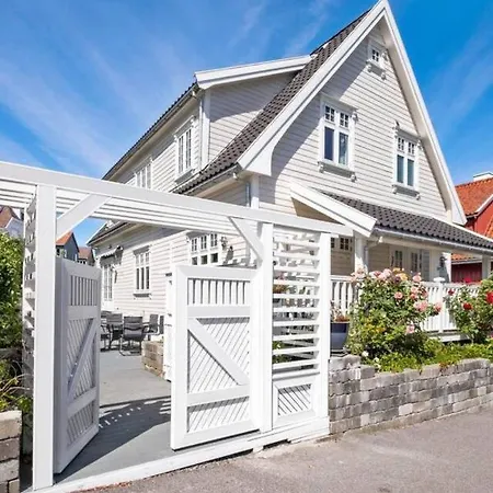 5-Bed Villa 1 Km From The Centre Of Stavanger *