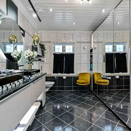 5-Bed Villa 1 Km From The Centre Of Stavanger Βίλα